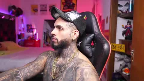 logan_hugh8 online show from 04/01/26, 12:06