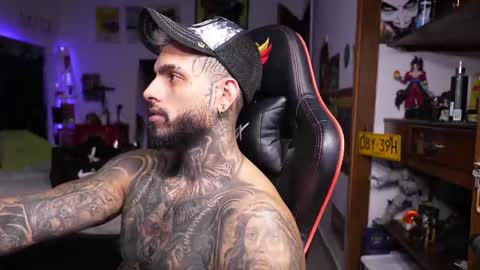 logan_hugh8 online show from 04/23/26, 02:57