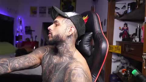 logan_hugh8 online show from 04/24/26, 12:57