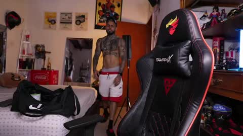 logan_hugh8 online show from 05/11/26, 05:32