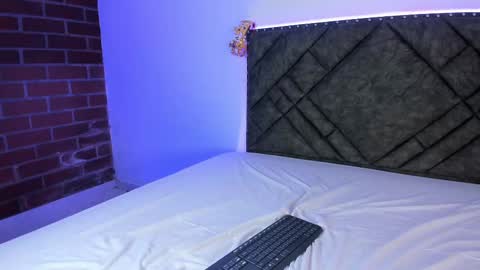 Snapshot of logan_west1 chatting on 10/22/25, 07:52 Logan online show from 10/22/25, 07:52