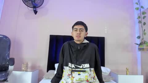 Snapshot of logan_wolf_ chatting on 12/16/25, 12:43 Logan online show from 12/16/25, 12:43