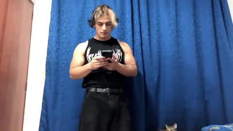 Snapshot of logan_x3 chatting on 12/24/24, 04:22 Logan online show from 12/24/24, 04:22