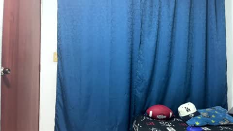 Snapshot of logan_x3 chatting on 09/10/25, 04:23 Logan online show from 09/10/25, 04:23