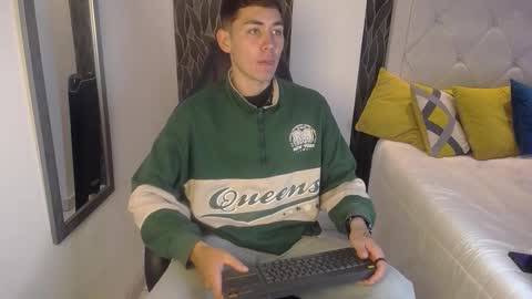 Loganfoster  online show from 01/11/26, 02:00