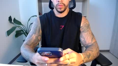 Snapshot of loganhod chatting on 06/04/26, 10:05 Logan Wolfp online show from 06/04/26, 10:05