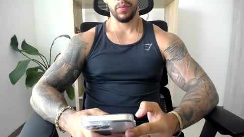 Snapshot of loganhod chatting on 06/17/26, 07:15 Logan Wolfp online show from 06/17/26, 07:15