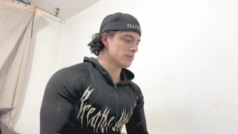 Snapshot of logann_x3 chatting on 06/17/26, 04:37 Logan online show from 06/17/26, 04:37