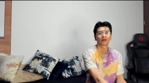 Snapshot of logannick chatting on 10/14/25, 07:53 Logan online show from 10/14/25, 07:53