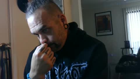 Snapshot of loganreaves69 chatting on 12/15/24, 04:26 Logan Reaves online show from 12/15/24, 04:26