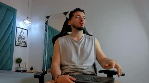 Snapshot of loganwolfjs chatting on 04/04/26, 01:52 Logan Wolf online show from 04/04/26, 01:52