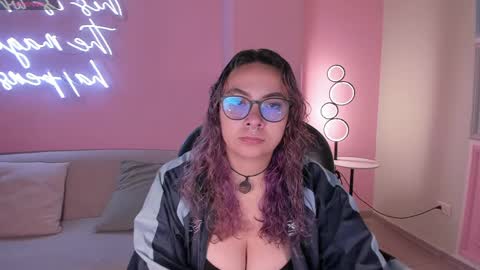 Snapshot of loiseharper chatting on 05/18/26, 07:20 Loise online show from 05/18/26, 07:20