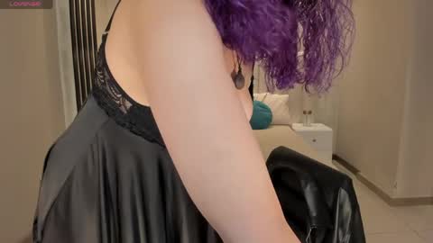 Snapshot of loiseharper chatting on 05/24/26, 11:32 Loise online show from 05/24/26, 11:32