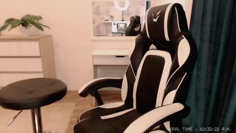  Lola  online show from 03/03/25, 07:32