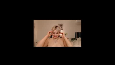  Lola  online show from 04/23/26, 05:41