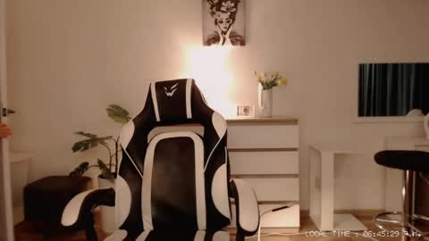  Lola  online show from 04/25/26, 01:41