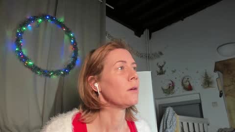 Snapshot of lola_belgium chatting on 01/01/25, 02:42 lola_belgium online show from 01/01/25, 02:42