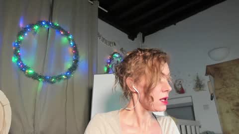 Snapshot of lola_belgium chatting on 01/08/25, 04:44 lola_belgium online show from 01/08/25, 04:44