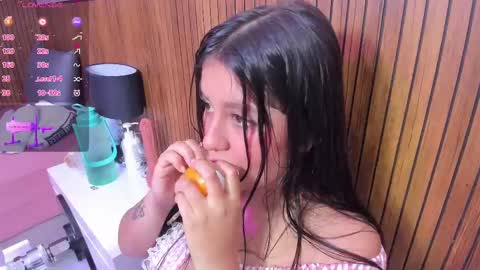 Snapshot of lola_clit chatting on 02/26/25, 11:30 lola online show from 02/26/25, 11:30