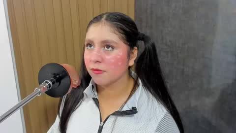 Snapshot of lola_clit chatting on 09/10/25, 12:05 lola online show from 09/10/25, 12:05
