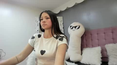 Snapshot of lola_cook chatting on 10/15/25, 01:22 Lola online show from 10/15/25, 01:22