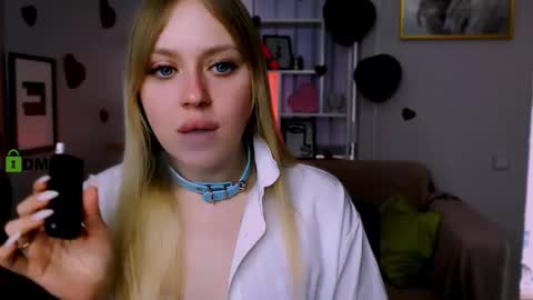 Snapshot of lola_grey1 chatting on 02/22/25, 11:02 Lola online show from 02/22/25, 11:02