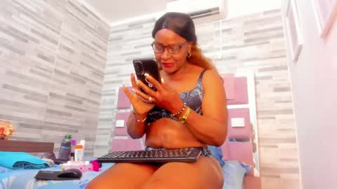 Lola online show from 02/27/25, 02:21