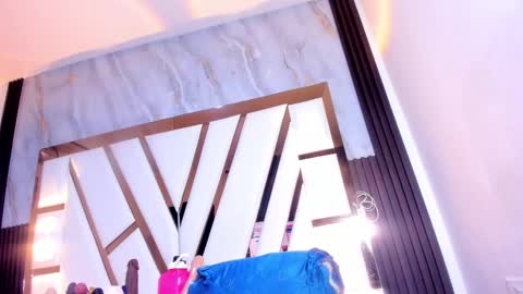 Lola online show from 09/10/25, 11:32