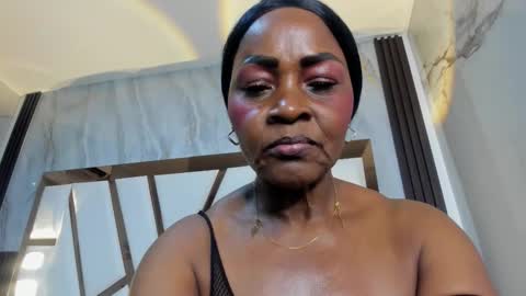 Lola online show from 11/12/25, 11:32