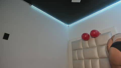 lola_js online show from 05/23/26, 12:31