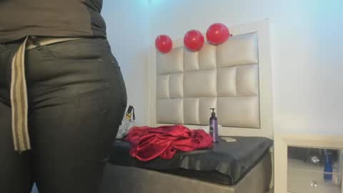 lola_js online show from 06/01/26, 12:07