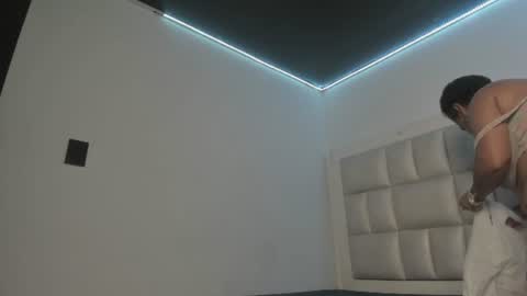 lola_js online show from 07/21/26, 11:56