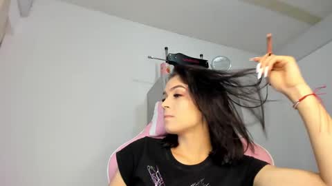 Snapshot of lola_kamila chatting on 01/20/25, 10:15 Lola Kamila online show from 01/20/25, 10:15