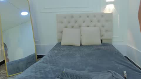 lola red online show from 03/28/26, 07:02