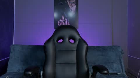 lola red online show from 04/23/26, 07:16