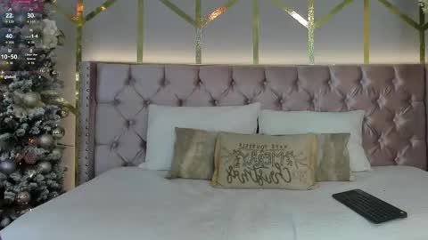 lola_saenz__ online show from 12/20/25, 12:12