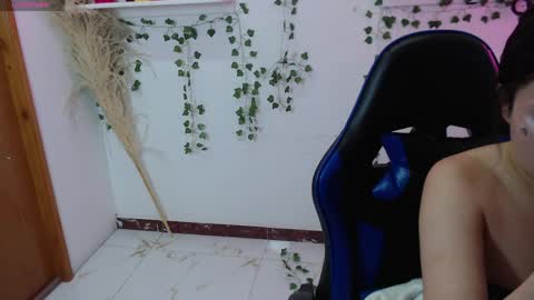 Snapshot of lola_star_ chatting on 05/11/26, 01:28 Lola online show from 05/11/26, 01:28