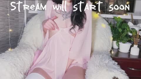 Snapshot of lola_sunnie chatting on 10/15/25, 05:46 Adelia online show from 10/15/25, 05:46