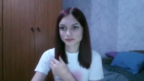 Snapshot of lola_sweetglow chatting on 07/19/26, 08:01 lola_sweetglow online show from 07/19/26, 08:01