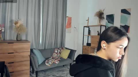 Snapshot of lola_weis chatting on 02/16/26, 08:32 Melina online show from 02/16/26, 08:32