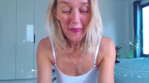 Lola online show from 01/11/26, 01:43