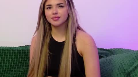 lolaamore_ online show from 12/03/25, 08:29