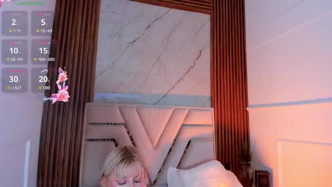 Snapshot of lolaangellx chatting on 12/28/24, 03:04 Lola Angel online show from 12/28/24, 03:04