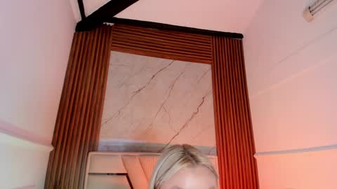 Snapshot of lolaangellx chatting on 12/31/24, 07:18 Lola Angel online show from 12/31/24, 07:18