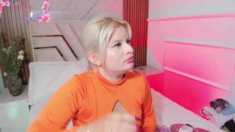 Snapshot of lolaangellx chatting on 01/16/25, 08:14 Lola Angel online show from 01/16/25, 08:14
