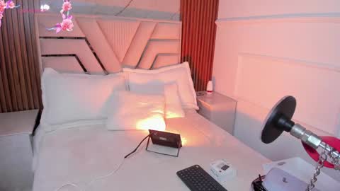 Snapshot of lolaangellx chatting on 01/27/25, 08:39 Lola Angel online show from 01/27/25, 08:39