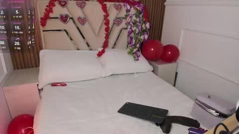 Snapshot of lolaangellx chatting on 02/14/25, 11:42 Lola Angel online show from 02/14/25, 11:42