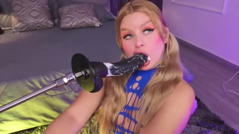 Lola Angel online show from 05/21/26, 09:33