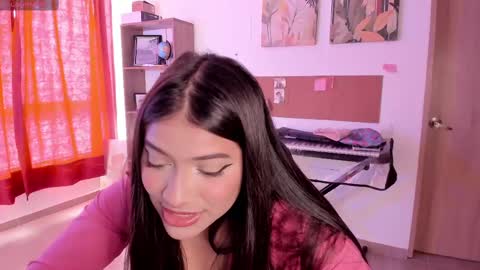 lolaasmith_21 online show from 10/04/25, 08:51