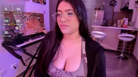 lolaasmith_21 online show from 10/15/25, 09:15